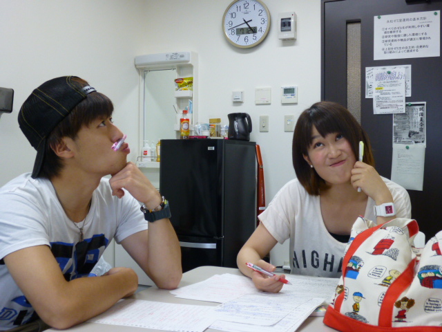 発表の内容を考える代表2人