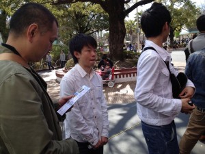 何乗るか考える先生